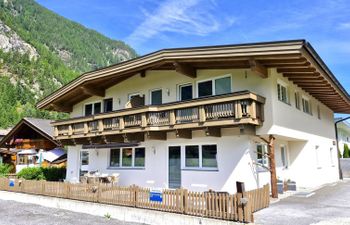 Lili Holiday Home