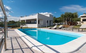 Photo of Ria with heated pool