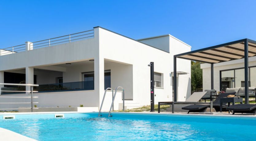 Photo of Ria with heated pool