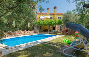 Duje & Mare Holiday Home