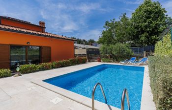 Starci Holiday Home