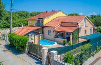 Ana Holiday Home