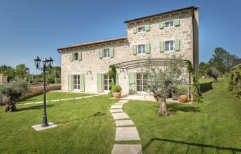 Ernesta Holiday Home