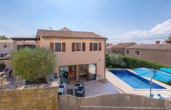 Paula (ROJ440) Holiday Home