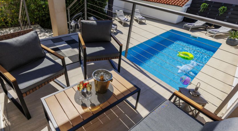 Photo of Albona Luna