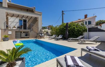 Albona Luna Holiday Home