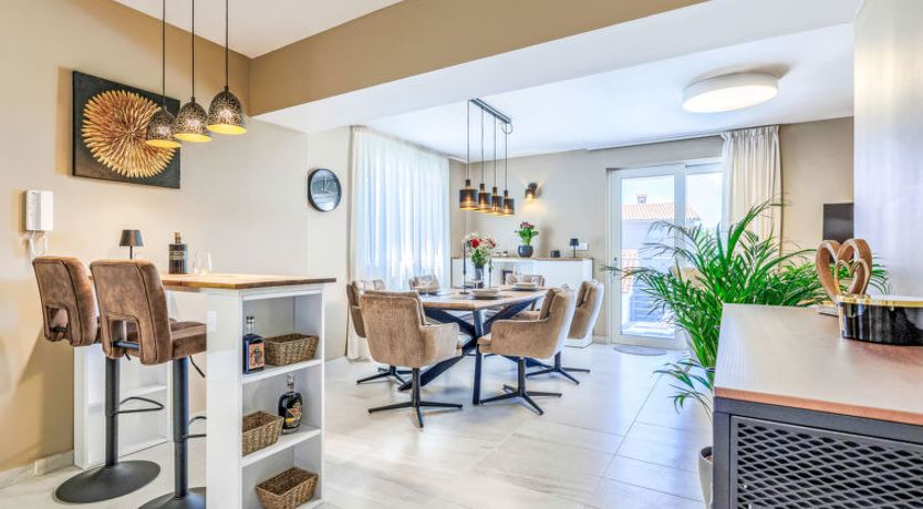 Photo of Albona Luna