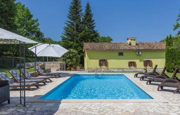 Donada Holiday Home
