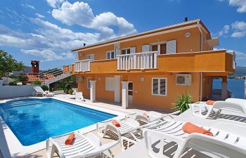 Mornar Apartment 4 Holiday Home