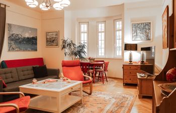 Art Lounge Holiday Home