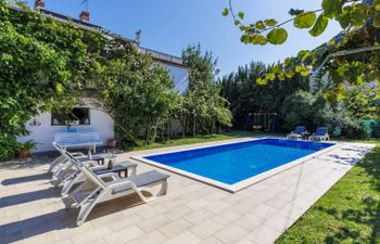 Villa Toni Holiday Home