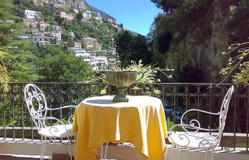 Positano Elegant Terrace Apartment