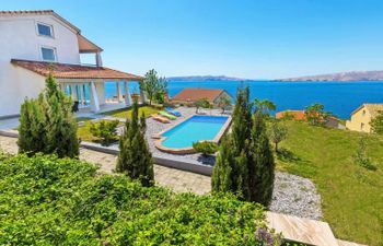 Senj Holiday Home