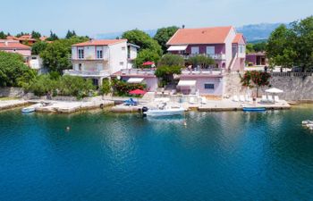 Ana Holiday Home