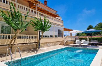 Olga Apartment 2 Holiday Home