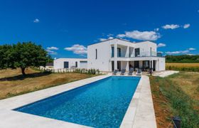 Julia Holiday Home