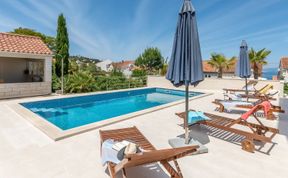 Photo of Villa 2 Pools