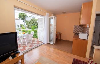 Bencun Apartment 2 Holiday Home