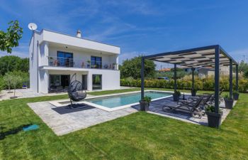 Villa Essea Holiday Home