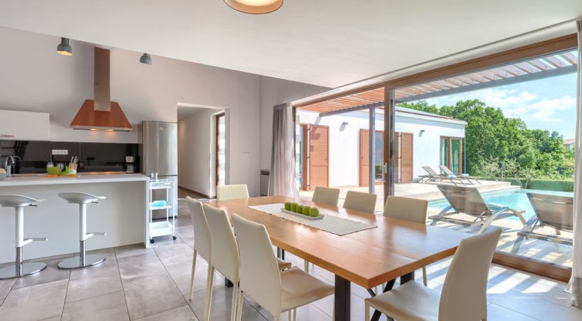 Photo of Luna Bianca