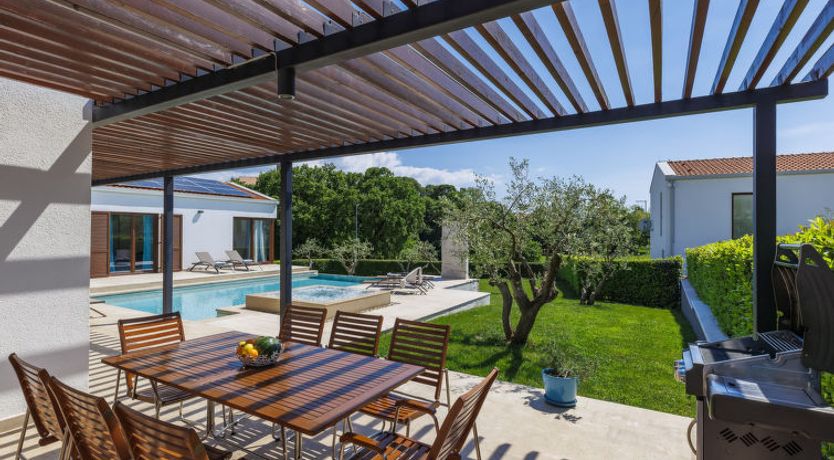 Photo of Luna Bianca