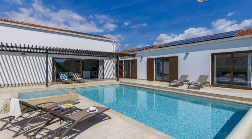 Photo of Luna Bianca