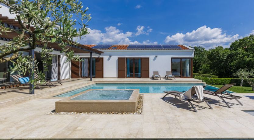 Photo of Luna Bianca