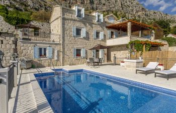 Villa Nareste Holiday Home