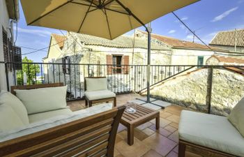 Mali dvori Holiday Home