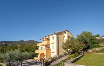 Silvana Apartment 3 Holiday Home