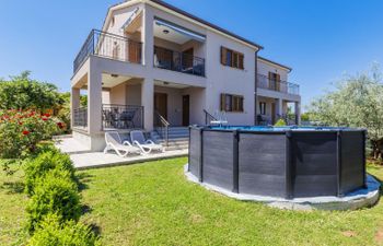 Kika Apartment 2 Holiday Home