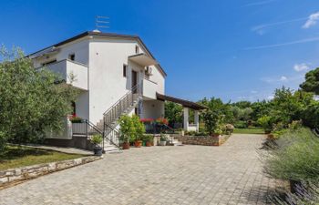 Olivo Apartment 2 Holiday Home
