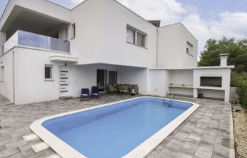 Villa Loreta Holiday Home