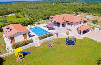 Lucija Holiday Home