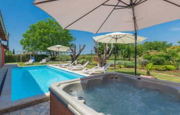 Villa Renzo Holiday Home