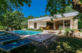 Villa Frleti Holiday Home