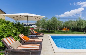 Chiara Holiday Home