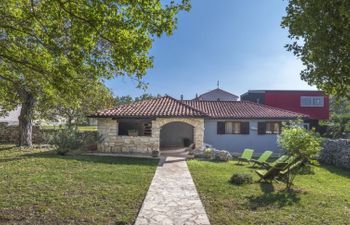 Cetina Holiday Home