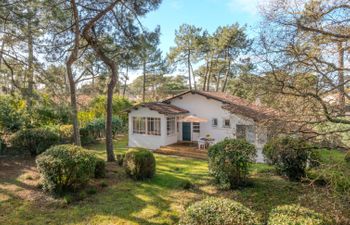 Les Bruyères Holiday Home