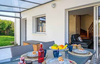 Zal Holiday Home
