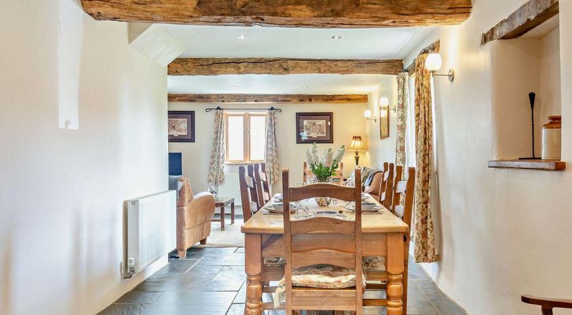 Photo of 3 Bed in Iddesleigh