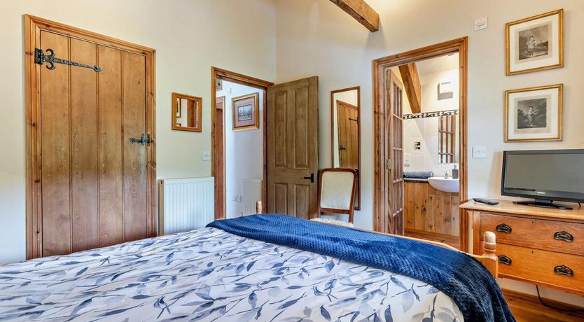 Photo of 3 Bed in Iddesleigh