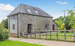 Photo of 3 Bed in Iddesleigh