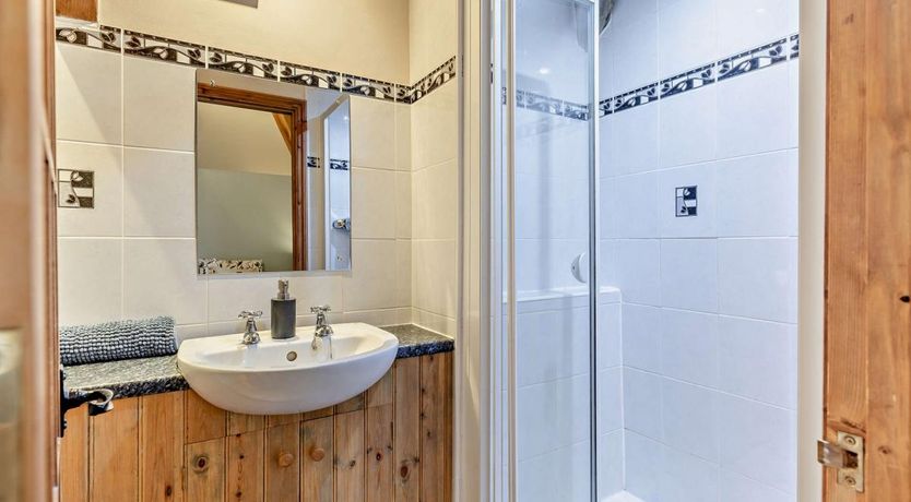 Photo of 3 Bed in Iddesleigh