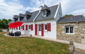 Les Volets Rouges Holiday Home