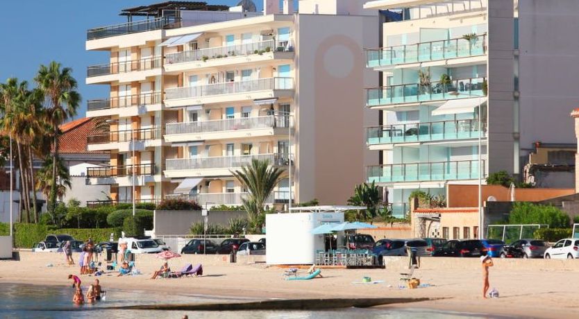 Photo of Cannes Bay Apartment 2