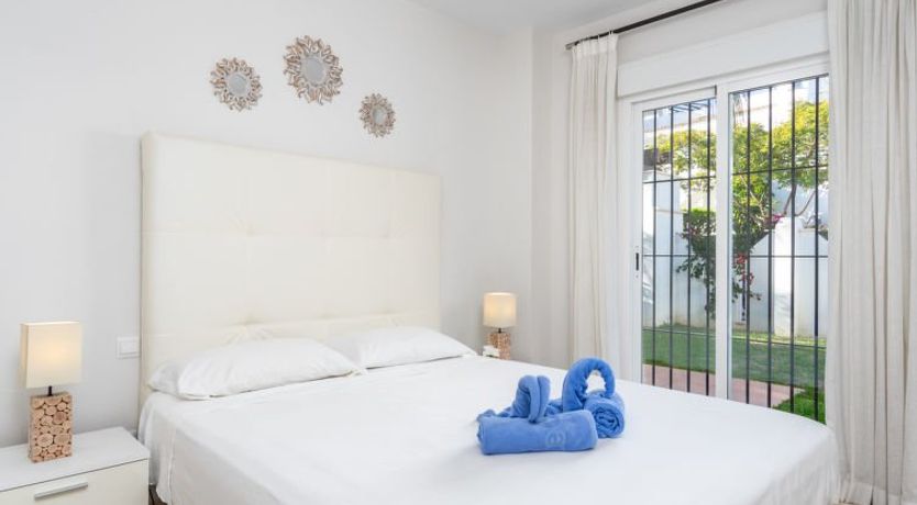 Photo of Los Naranjos Singles