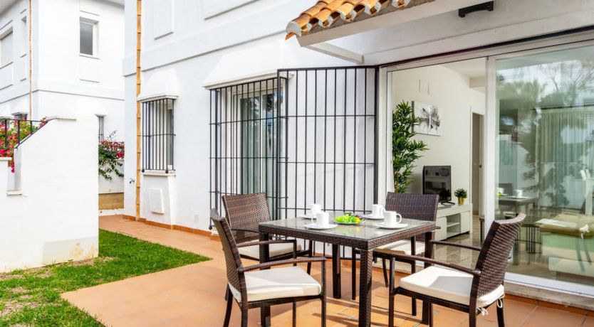 Photo of Los Naranjos Singles