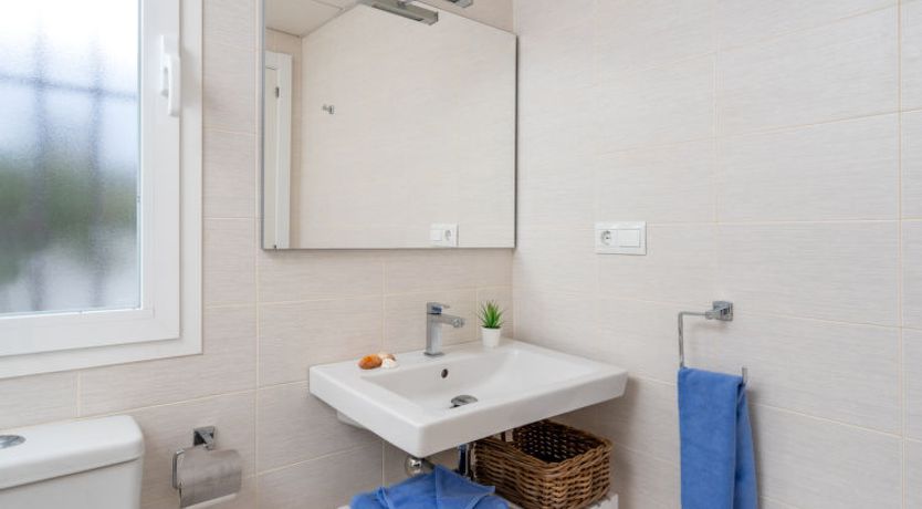 Photo of Los Naranjos Singles