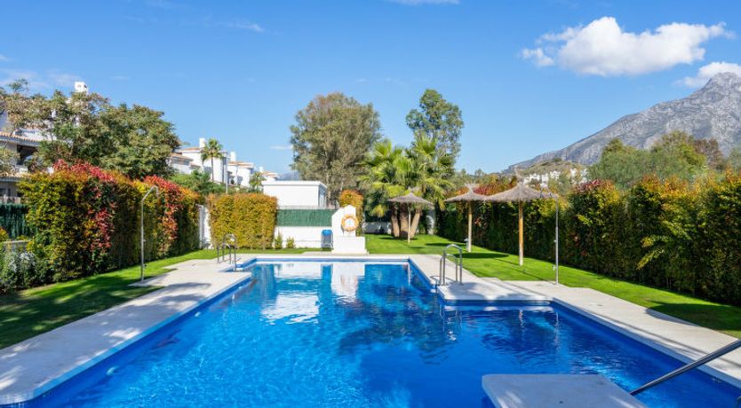 Photo of Los Naranjos Singles